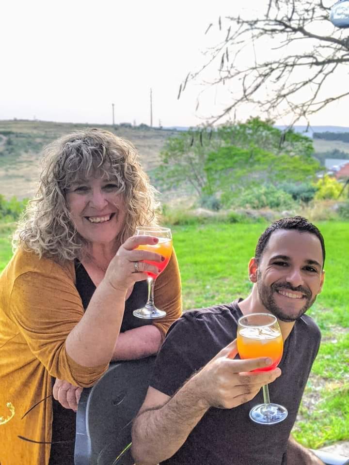 "זמר שכזה"- "אהבה יוונית" - טברנה סוערת