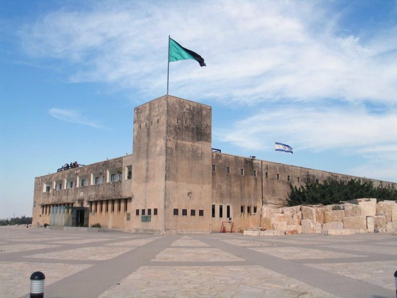 טיול-כביש, גדר, מצודה ומשטרה בריטיים-5.9